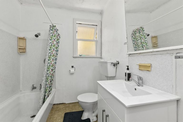 Photo of property in 76 Witako Street, Epuni, Lower Hutt, 5011