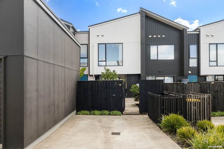 Photo of property in 8 Walter Merton Road, Hobsonville, Auckland, 0616