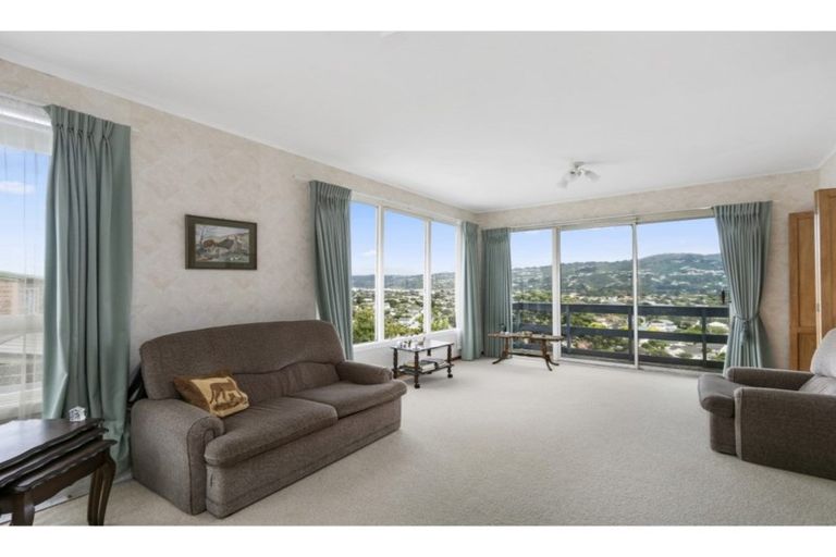 Photo of property in 19 Summit Road, Fairfield, Lower Hutt, 5011