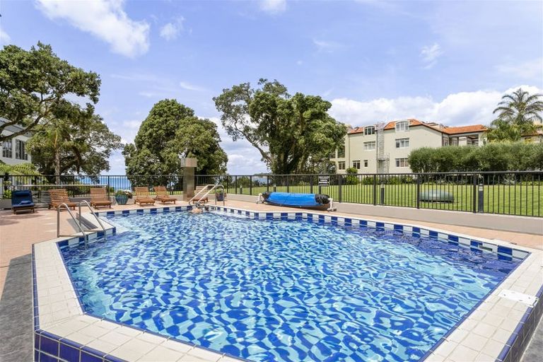 Photo of property in 4a/175 Hurstmere Road, Takapuna, Auckland, 0622