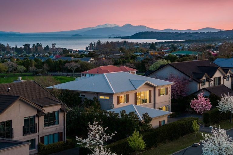 Photo of property in 18 Chateau Crescent, Rangatira Park, Taupo, 3330