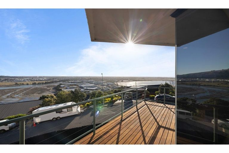 Photo of property in 72 Cannon Hill Crescent, Mount Pleasant, Christchurch, 8081