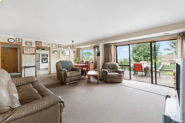 Photo of property in 15 Banksia Place, Goodwood Heights, Auckland, 2105
