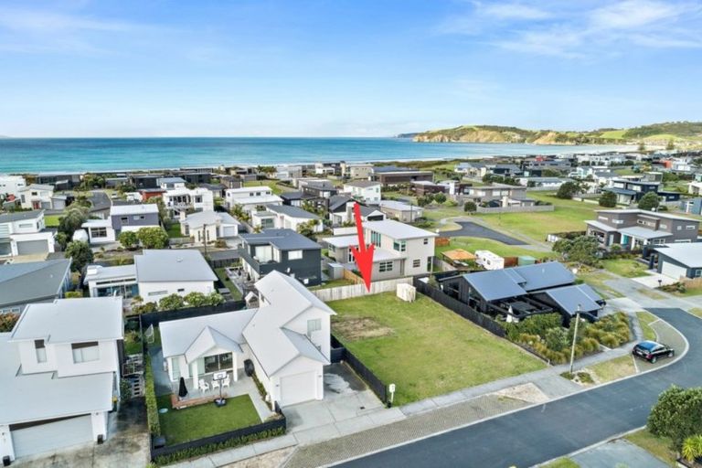 Photo of property in 13 Te Mana Street, Omaha, 0986