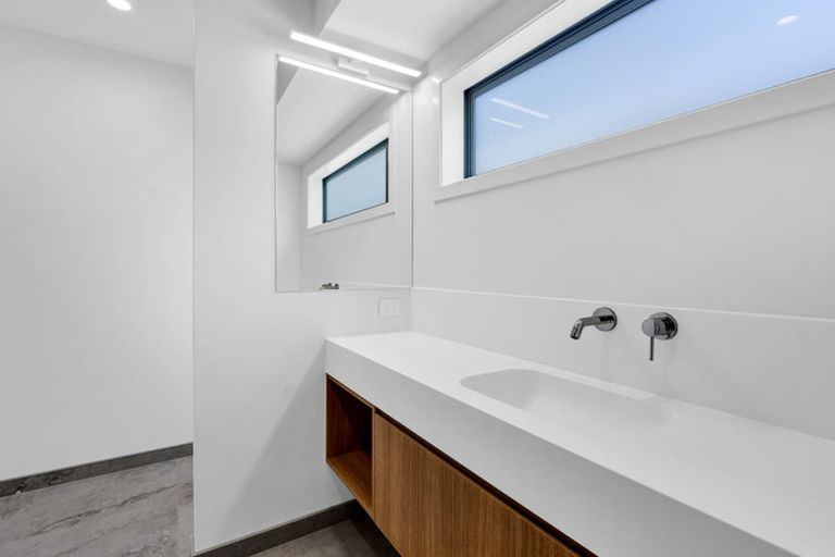 Photo of property in 9a Strandon Place, Strandon, New Plymouth, 4312