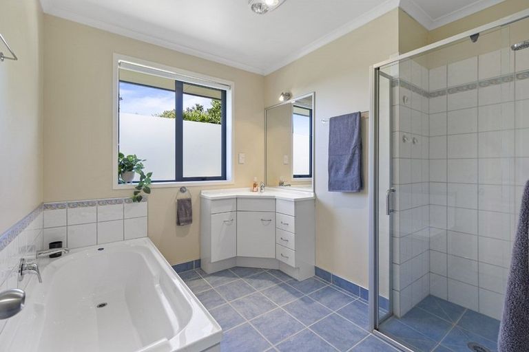 Photo of property in 68 Lough Bourne Drive, Pukekohe, 2120