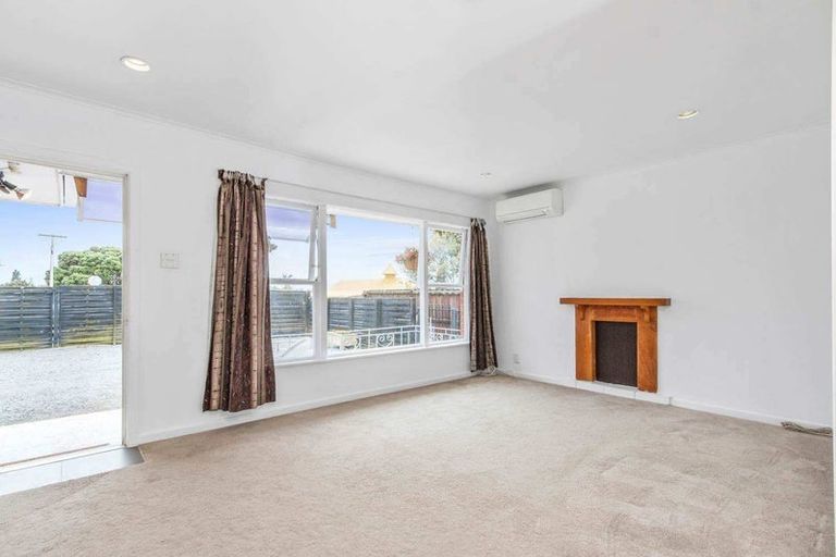 Photo of property in 1/3202 Great North Road, New Lynn, Auckland, 0600
