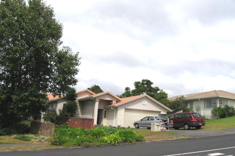 Photo of property in 4 Bluebird Crescent, Unsworth Heights, Auckland, 0632