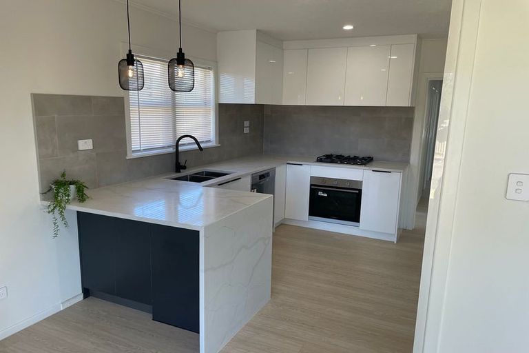 Photo of property in 104 Edmonton Road, Henderson, Auckland, 0612