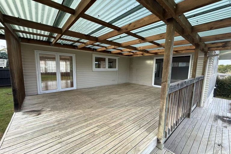 Photo of property in 69 La Rosa Street, Green Bay, Auckland, 0604