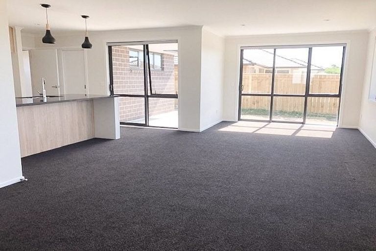 Photo of property in 8 Tapuhikura Street, Waikanae, 5036