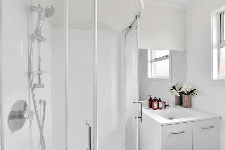 Photo of property in 2/84 Linton Street, West End, Palmerston North, 4410