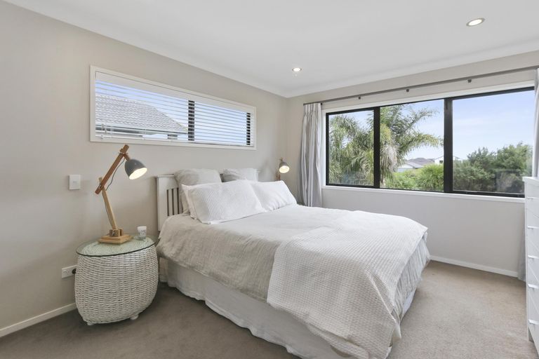 Photo of property in 21 Corsica Way, Karaka, Papakura, 2113