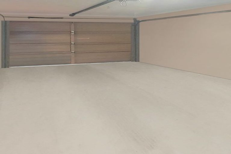 Photo of property in 4/49 Henderson Valley Road, Henderson, Auckland, 0612