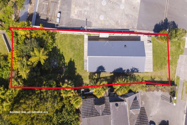 Photo of property in 1/202 Lake Terrace, Waipahihi, Taupo, 3330