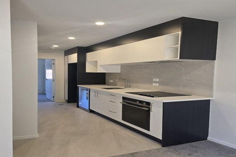 Photo of property in 2/11 Seymour Road, Sunnyvale, Auckland, 0612