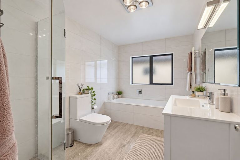 Photo of property in 11 Carrickdawson Drive, Flat Bush, Auckland, 2019