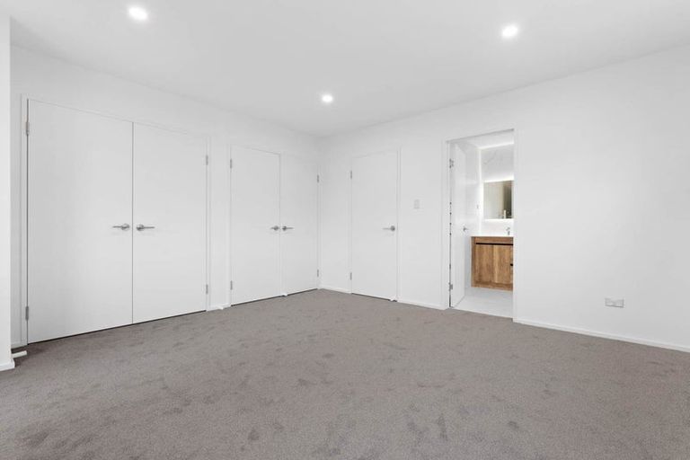 Photo of property in 18 Dotterel Place, Westgate, Auckland, 0614