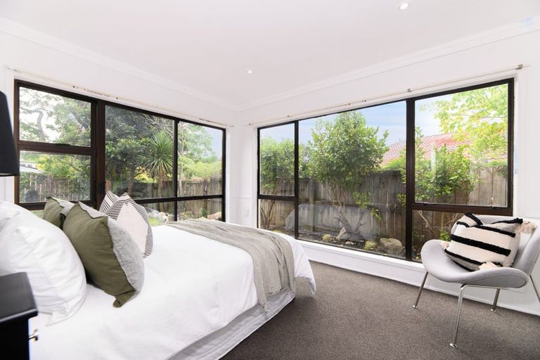 Photo of property in 7 Valdese Rise, Browns Bay, Auckland, 0630