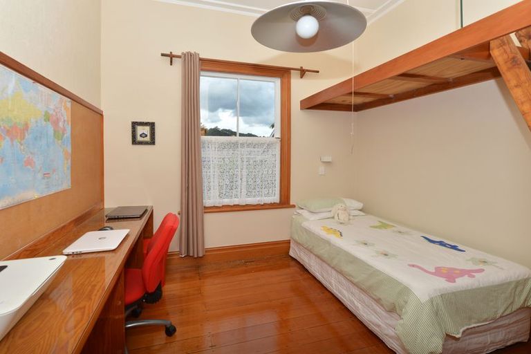 Photo of property in 6 Shortland Street, Regent, Whangarei, 0112