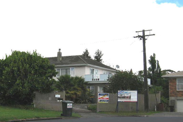 Photo of property in 6 Hillary Heights Avenue, Glendene, Auckland, 0602