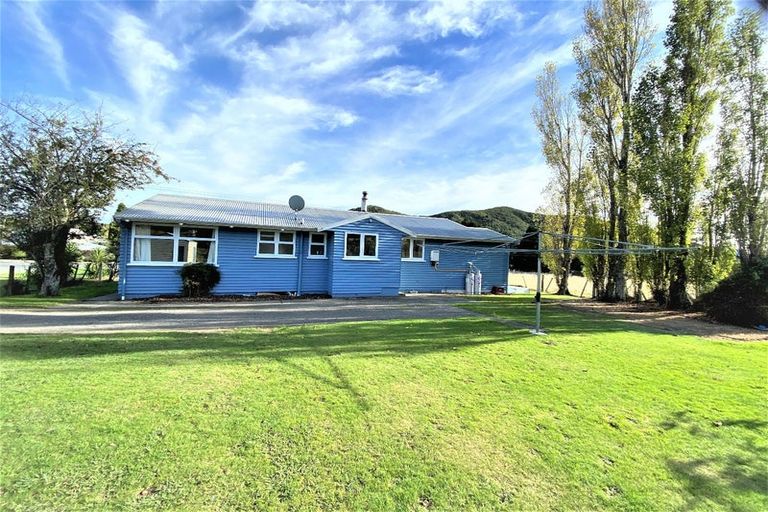Photo of property in 224 Waikawa Road, Waikawa, Picton, 7220