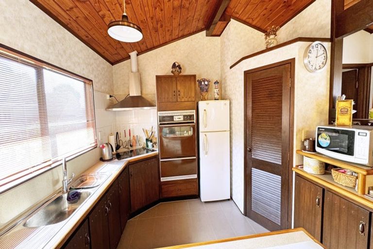 Photo of property in 3 Murano Place, Chatswood, Auckland, 0626