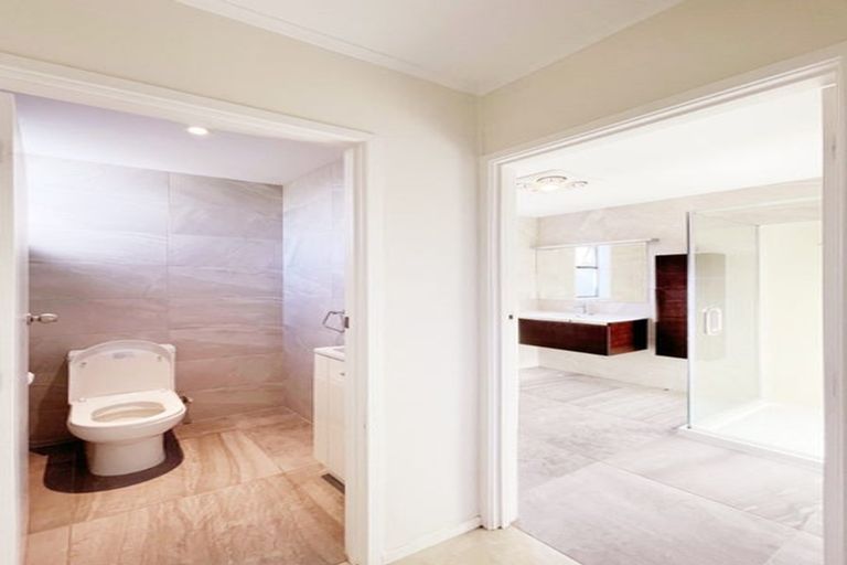 Photo of property in 22f Manuka Road, Glenfield, Auckland, 0629