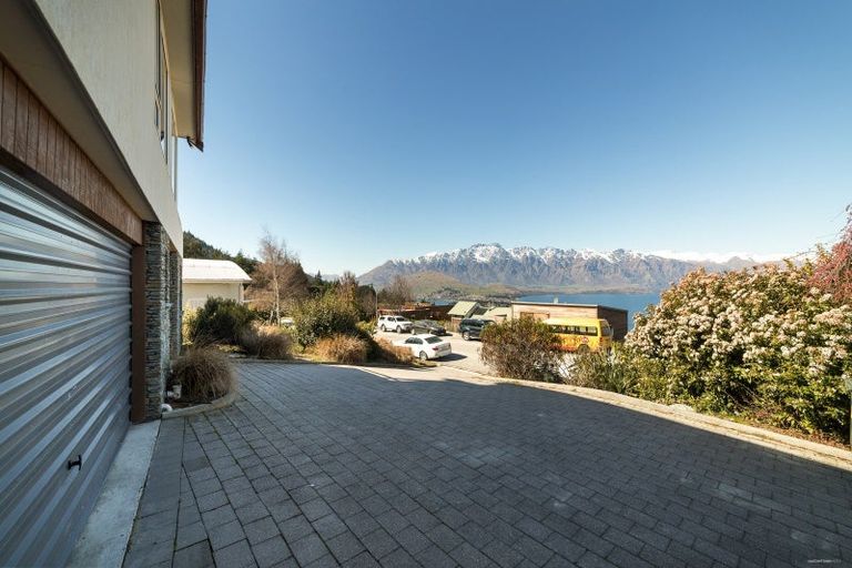Photo of property in 141 Wynyard Crescent, Fernhill, Queenstown, 9300