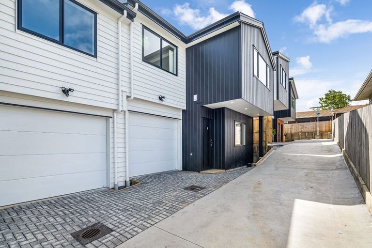 Photo of property in 49 Vera Road, Te Atatu South, Auckland, 0610
