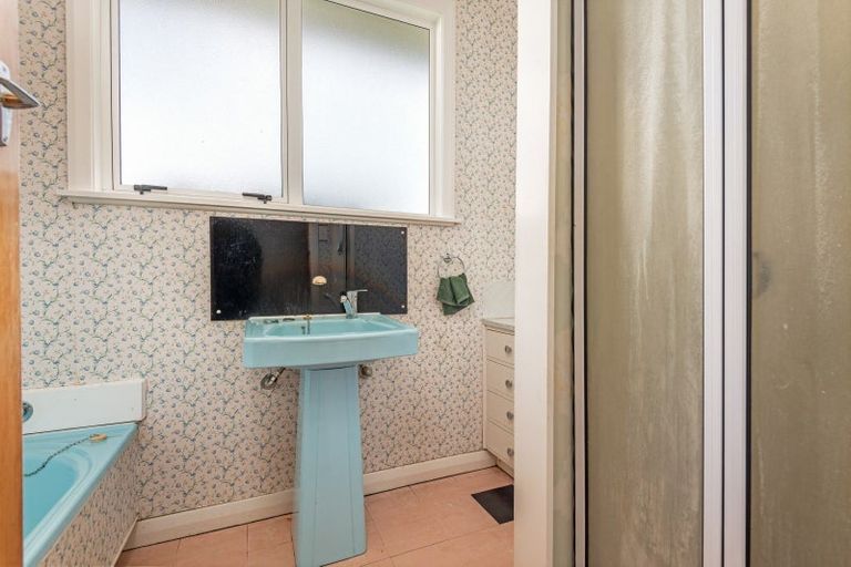 Photo of property in 8 Lowestoft Place, West End, Palmerston North, 4412