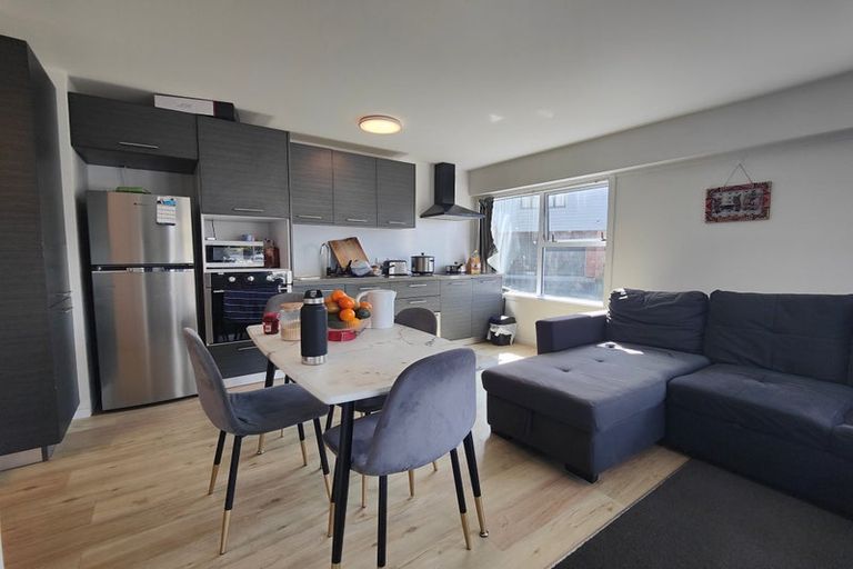 Photo of property in 2/32 Akaroa Drive, Maupuia, Wellington, 6022