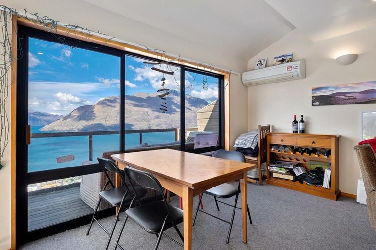 Photo of property in 116a Wynyard Crescent, Fernhill, Queenstown, 9300