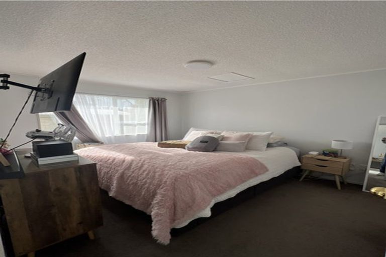 Photo of property in 2/109 Pigeon Mountain Road, Half Moon Bay, Auckland, 2012