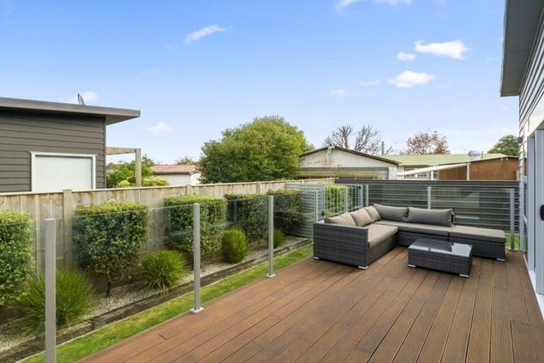 Photo of property in 58 Exeter Crescent, Takaro, Palmerston North, 4412