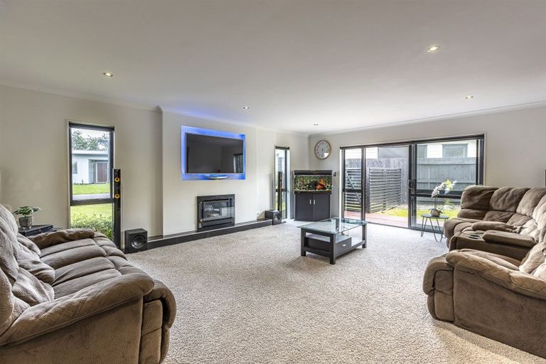 Photo of property in 5 D'urville Place, Kelvin Grove, Palmerston North, 4414