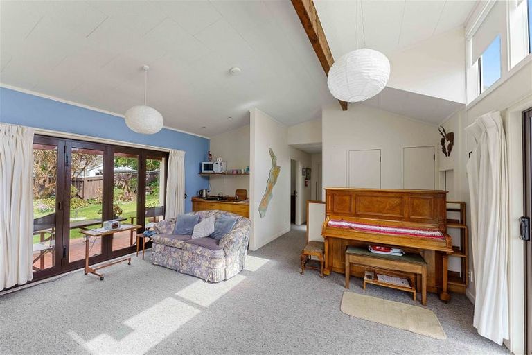 Photo of property in 6 William Street, Waikanae Beach, Waikanae, 5036