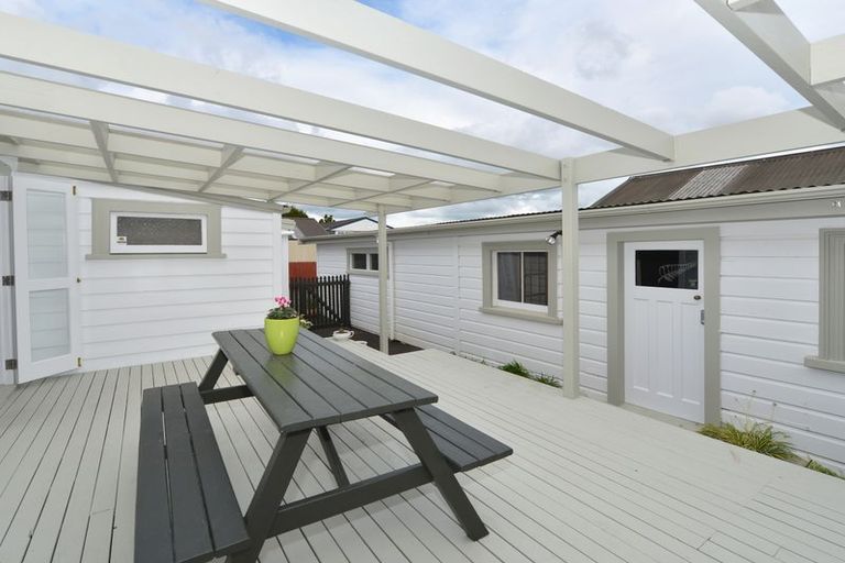 Photo of property in 6 Shortland Street, Regent, Whangarei, 0112