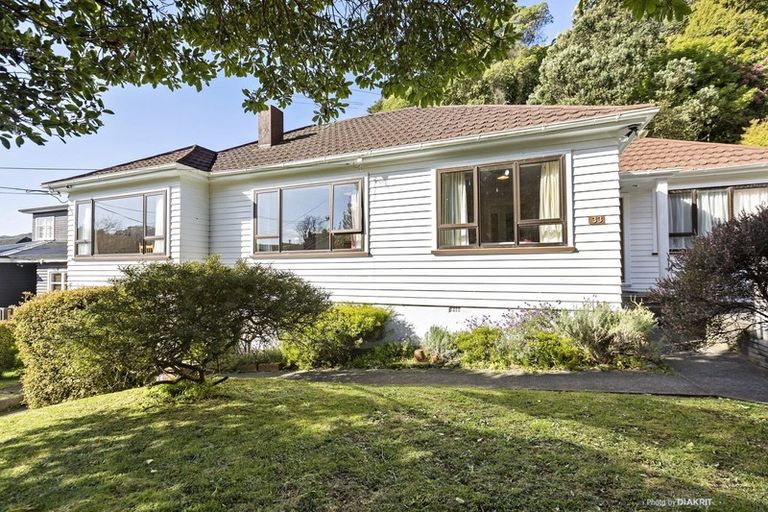 Photo of property in 33 Burrows Avenue, Karori, Wellington, 6012