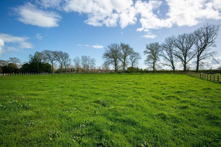 Photo of property in 374 Victoria Road, Pukemoremore, 3493