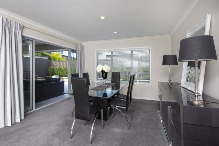 Photo of property in 6 Swindon Close, Mellons Bay, Auckland, 2014