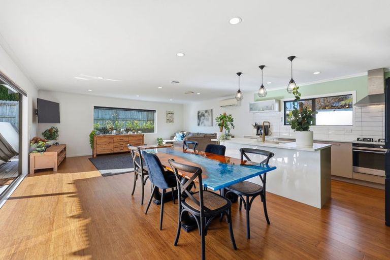 Photo of property in 64 Robbies Road, Shelly Park, Auckland, 2014