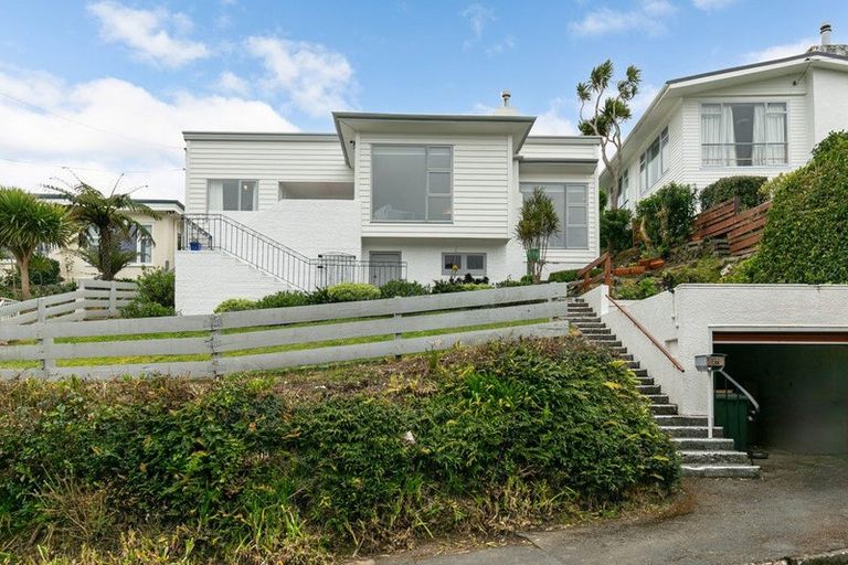 Photo of property in 27 David Crescent, Karori, Wellington, 6012