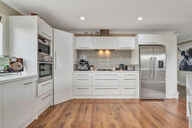 Photo of property in 4 Larlin Drive, Hawera, 4675