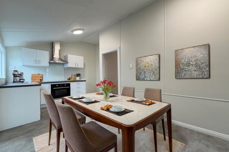 Photo of property in 105 Onepu Road, Lyall Bay, Wellington, 6022