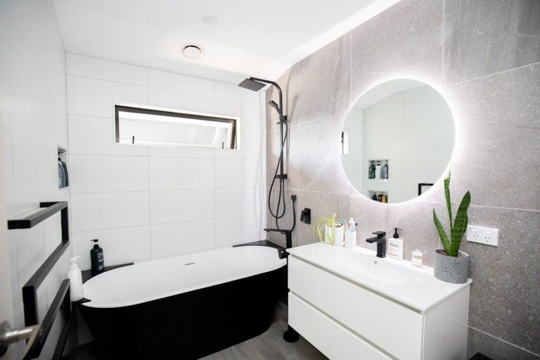 Photo of property in 28 Darlington Street, Ngatea, 3503