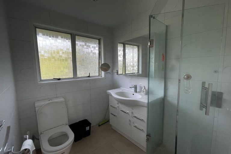 Photo of property in 16 West Glade Crescent, Birkenhead, Auckland, 0626