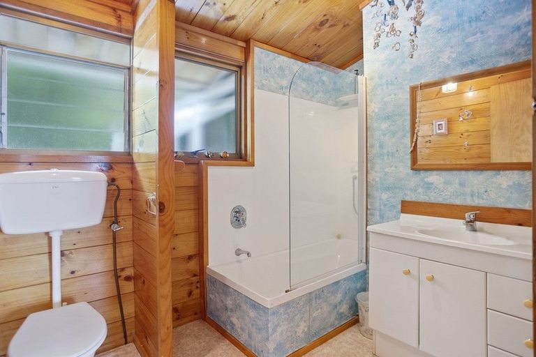 Photo of property in 9 Tirinui Crescent, Tairua, 3508