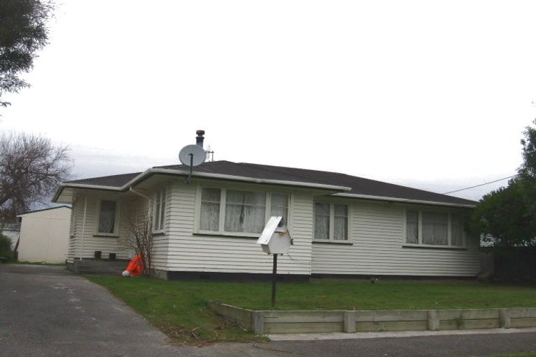 Photo of property in 35 Peters Avenue, Cloverlea, Palmerston North, 4412