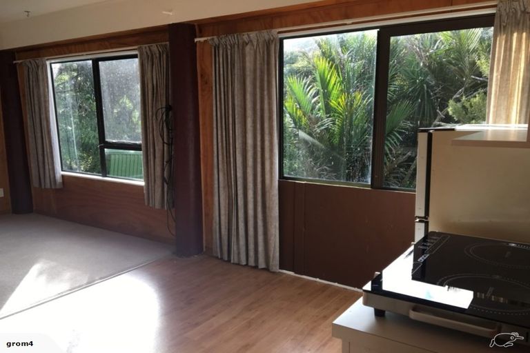 Photo of property in 89 Glenesk Road, Piha, New Lynn, 0772